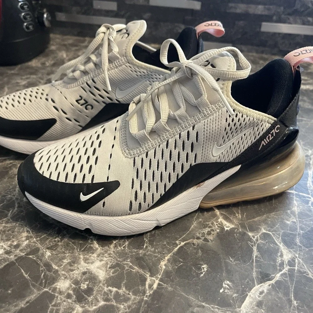 Nike 270 Ghost Beige/Black Sz‎ 5Y